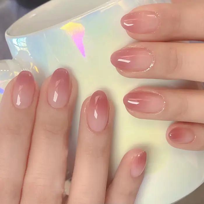 24 pièces tête ovale courte Blush rose presse sur les ongles avec des designs simples ongles en aman