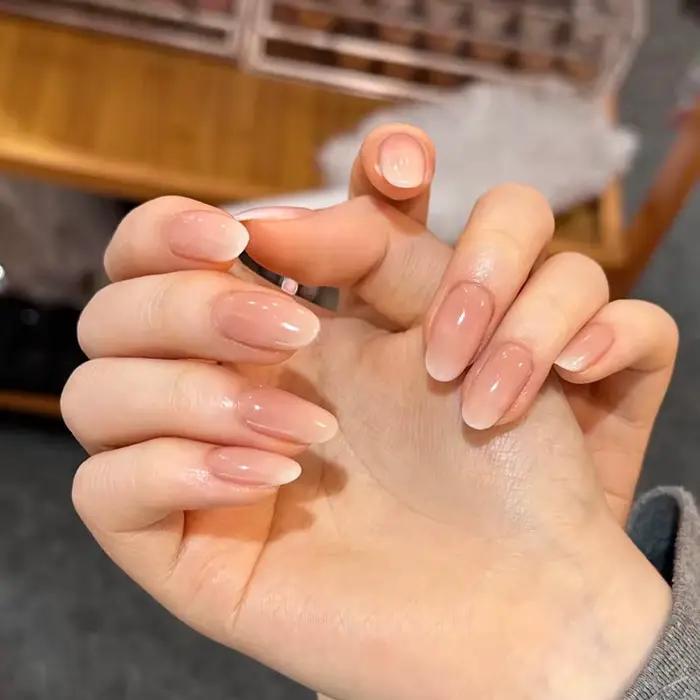 24 pièces tête ovale courte Blush rose presse sur les ongles avec des designs simples ongles en aman