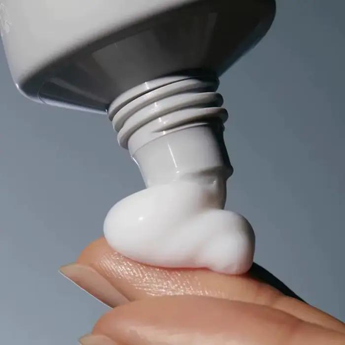 Brume éclaircissante hydratante pour le visage