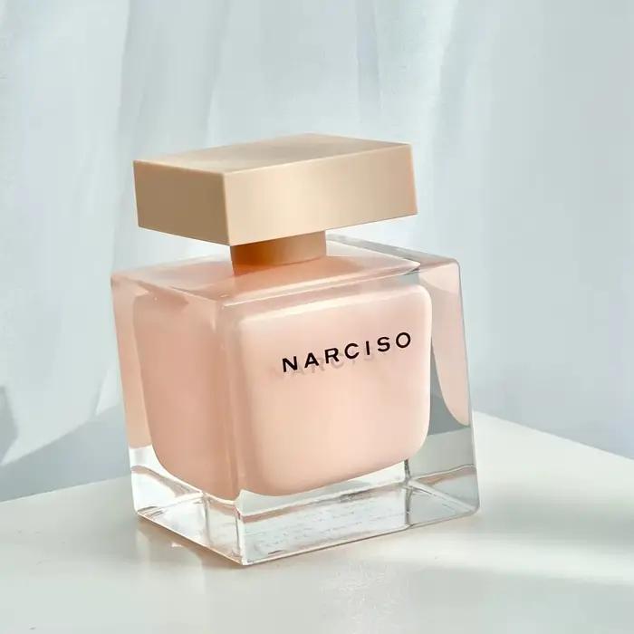 Parfum pour femme Narciso Rouge – Notes florales, musquées et fruitées. Vibrançante et confiante, naturellement élégante avec un charme irrésistible