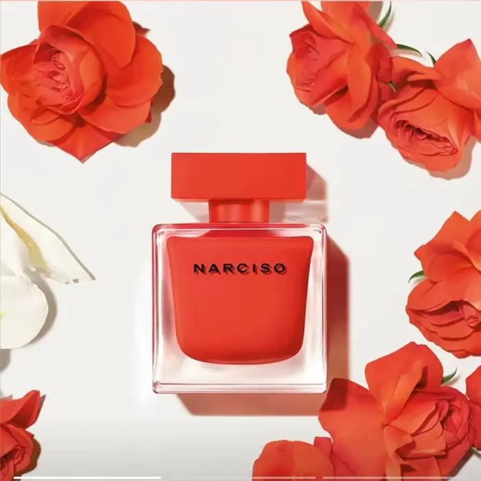 Parfum pour femme Narciso Rouge – Notes florales, musquées et fruitées. Vibrançante et confiante, naturellement élégante avec un charme irrésistible