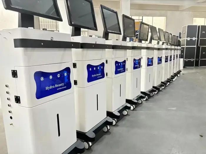 Appareil professionnel 14-en-1 de rajeunissement cutané