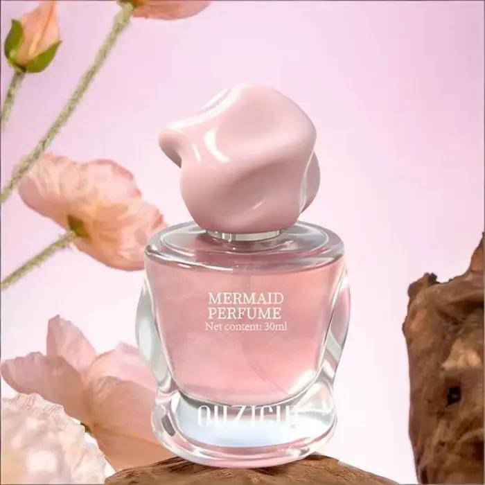 Spray de parfum floral fruité boisé
