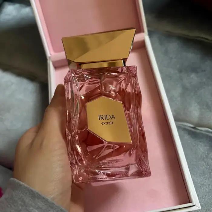 Parfum en cuir, ambre et bois
