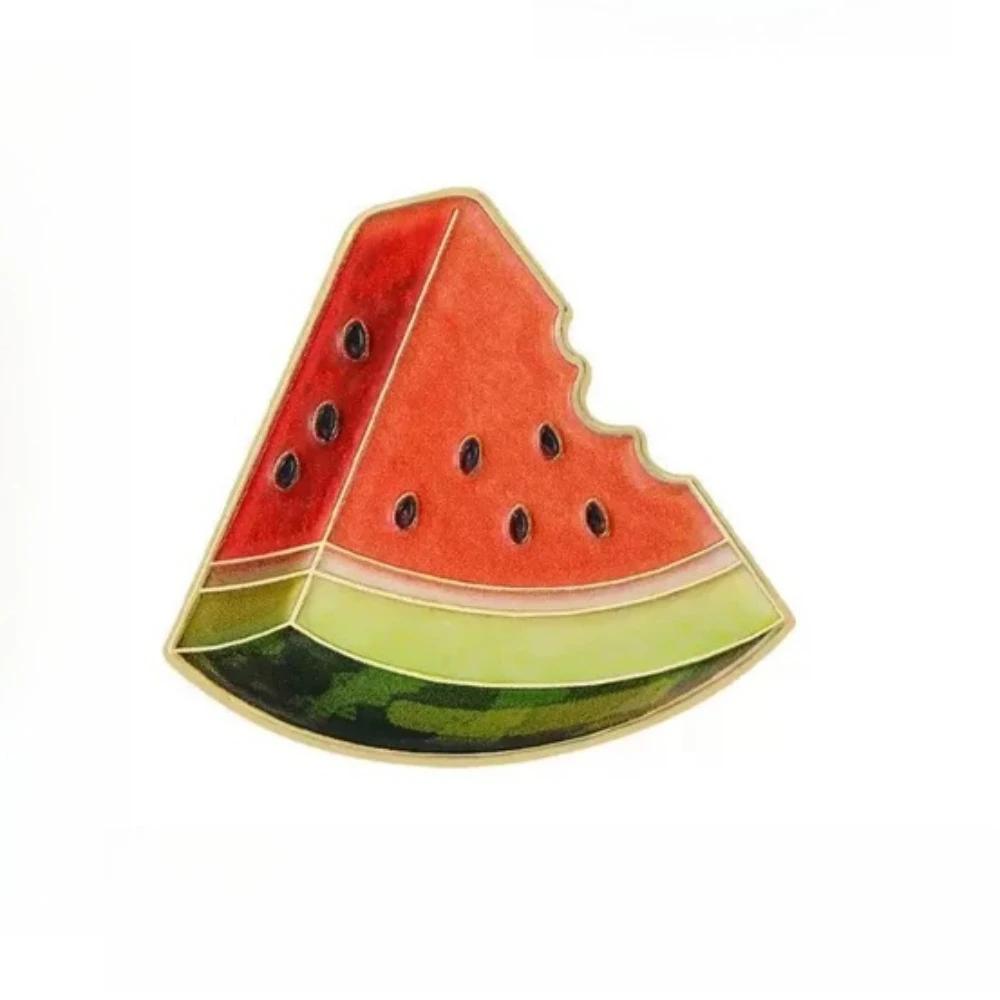 Broche Pastèque Fraîche d'Été : Épingle Métallique Réaliste Style Fruit – Accessoire Mignon et Polyv