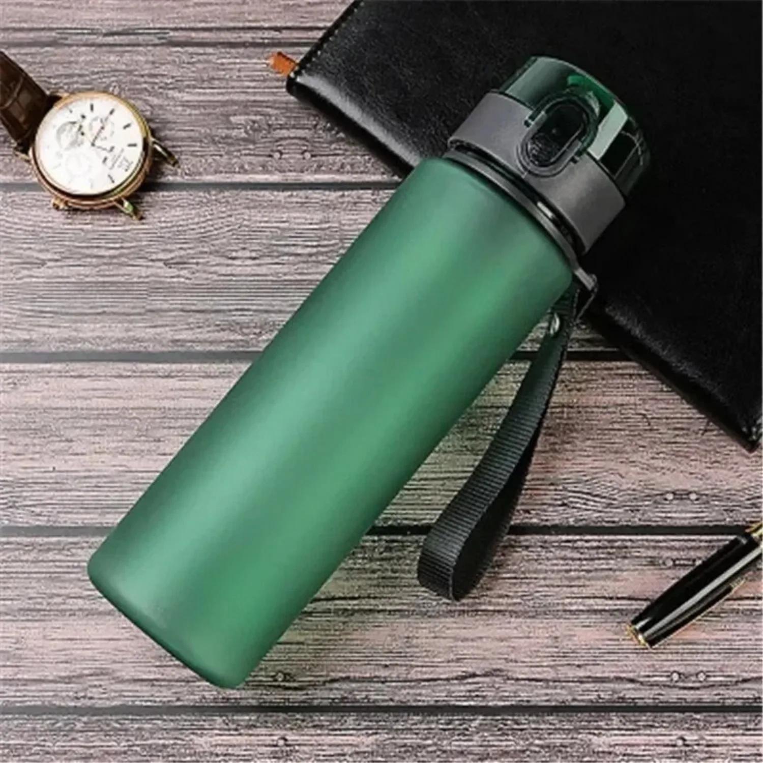 Bouteille d'eau de sport sans fuite, portable pour les voyages et la randonnée. Ma bouteille de bois