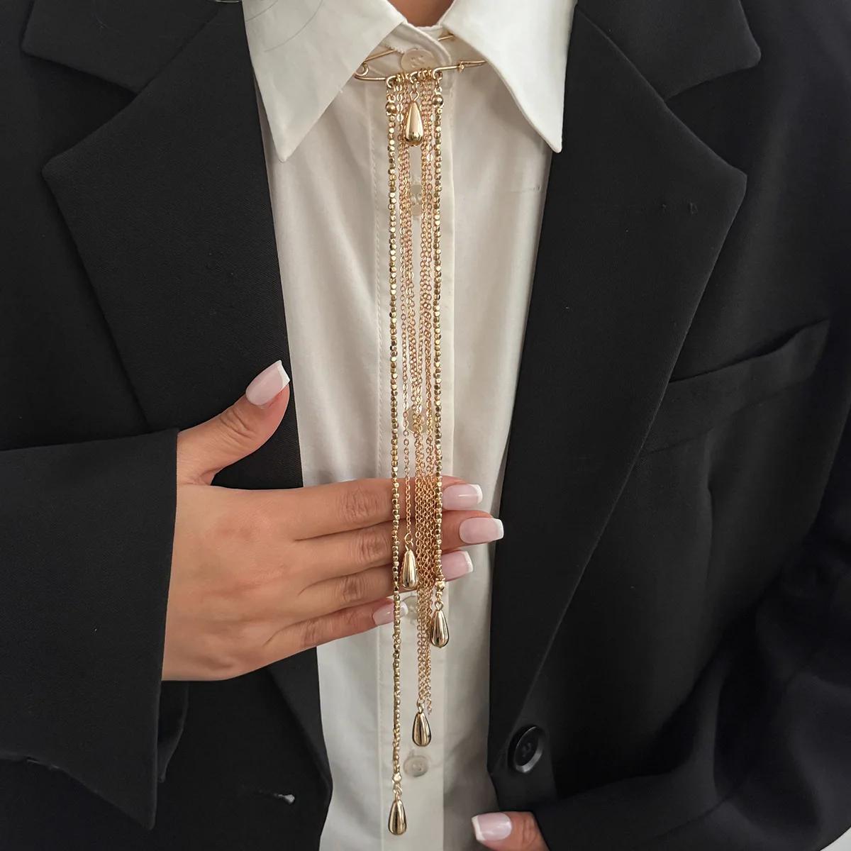 Broche chaîne en métal avec franges en forme de goutte d'eau exagérée, épingle à cravate, ornement p