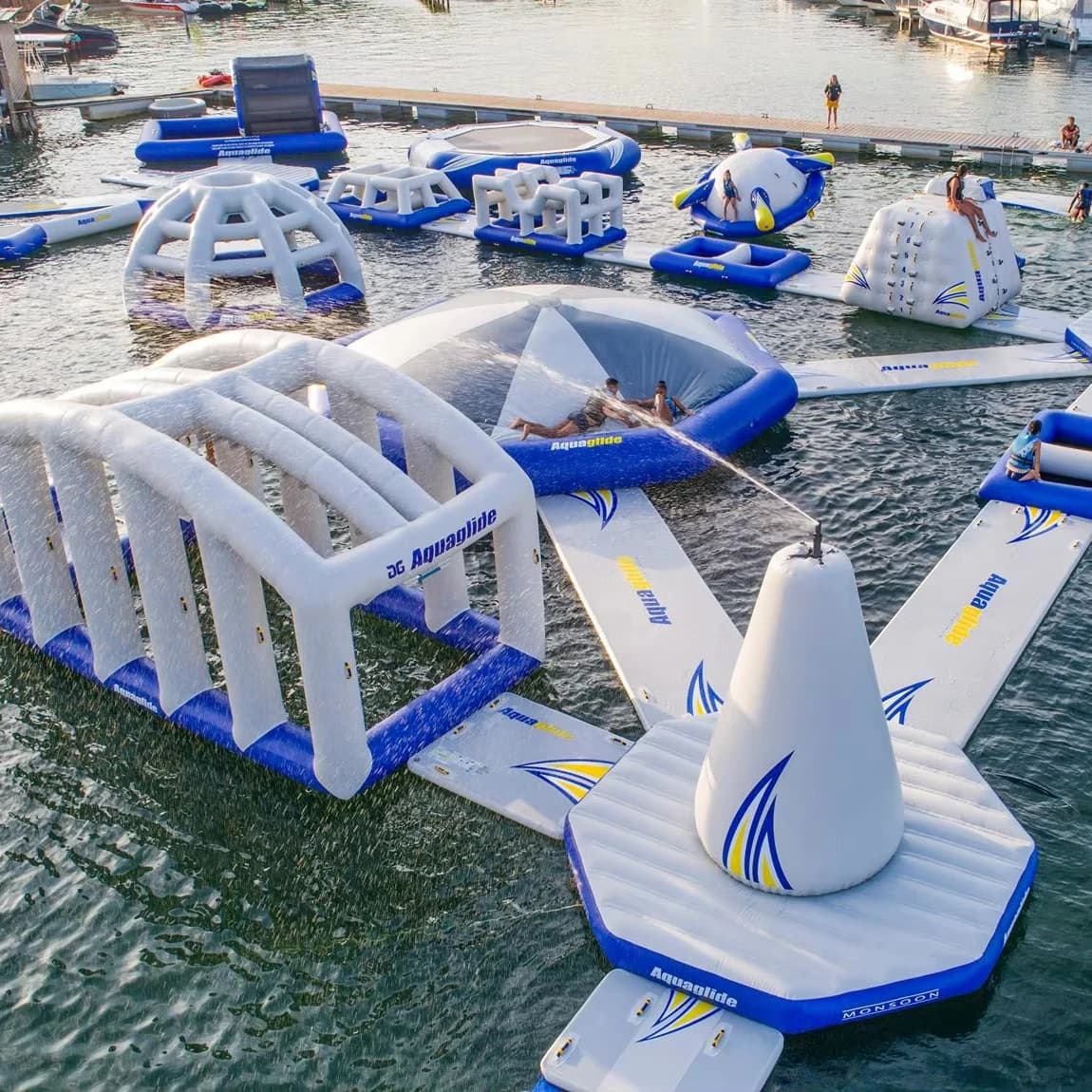 Grand château gonflable personnalisable de videur de sport, nouveau parc aquatique flottant de conce