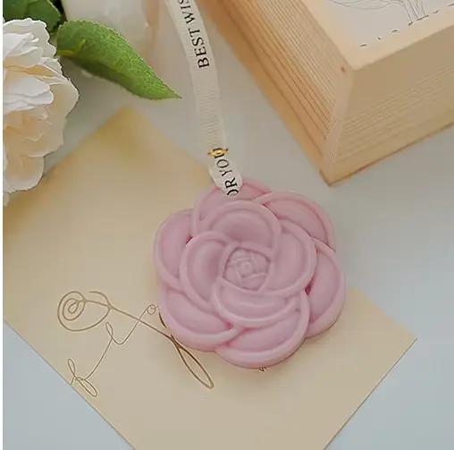 Désodorisant suspendu parfum Camélia, fleur blanche magnifique, parfum solide longue durée, pièce de cire d'aromathérapie pour mariage