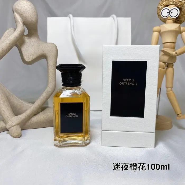 Parfum unisexe oriental aux notes florales et boisées pour homme et femme occasions spéciales