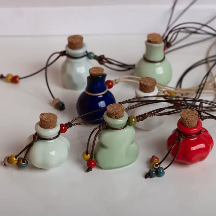 Pendentif de bouteille de parfum en céramique fait à la main, diffuseur d'huile essentielle, bijoux artisanaux artisanaux