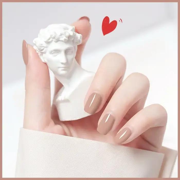 Vernis à ongles rose à base d'eau