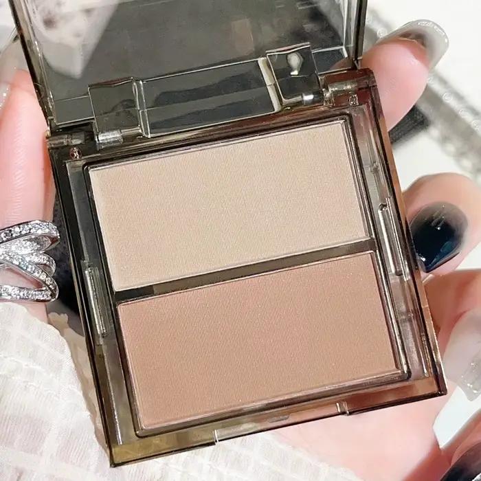 Plateau de contour imperméable mat pour tonalité de peau moyenne
