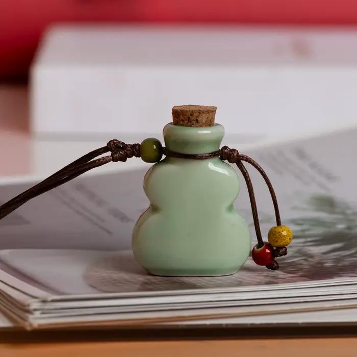 Pendentif de bouteille de parfum en céramique fait à la main, diffuseur d'huile essentielle, bijoux
