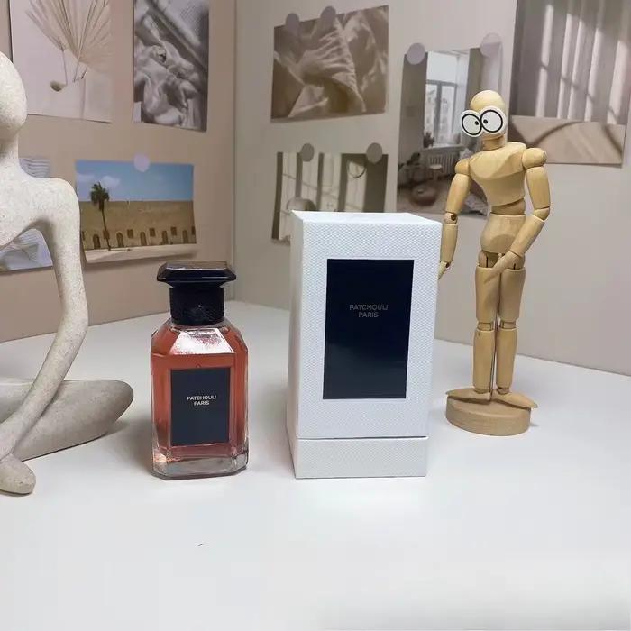 Parfum unisexe oriental aux notes florales et boisées pour homme et femme occasions spéciales