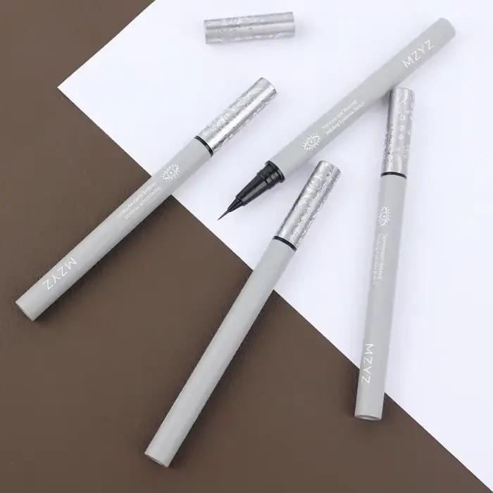 Crayon à sourcils liquide à l'eau