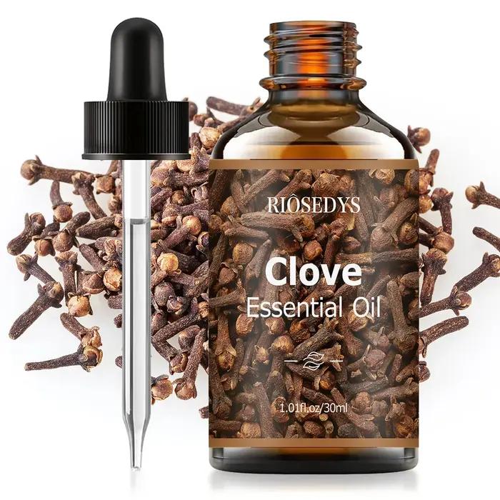 L'huile essentielle de clou de girofle, avec un parfum woody, convient au massage corporel et aux so