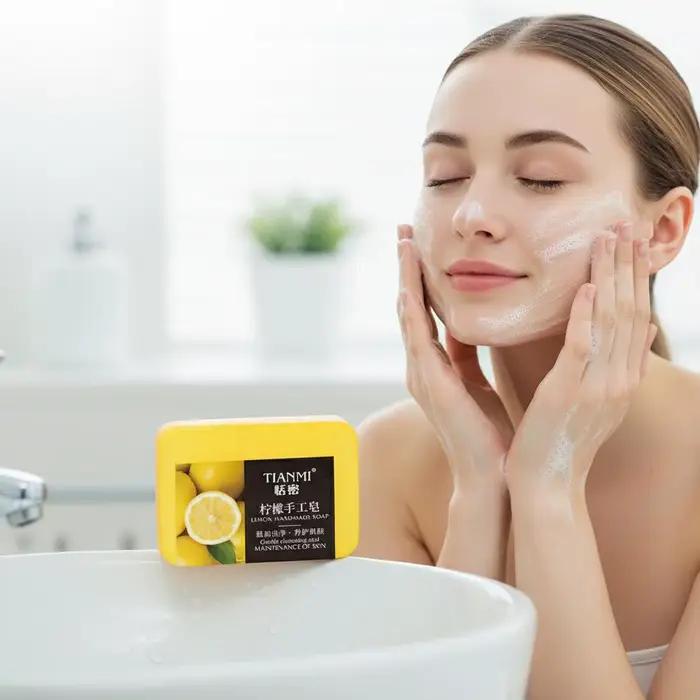 Savon artisanal au citron, hydratant et nettoyant, adapté à tous les types de peau, peut être utilisé par les hommes et les femmes pour les soins de la peau.