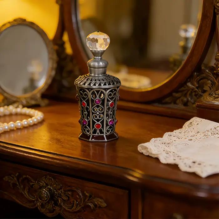 Ensemble de flacons de distribution de style vintage, comprenant un flacon ajouré, 3 extracteurs de liquide, multifonctionnels, adaptés pour la distribution de parfum, de lotion, d'huiles essentielles