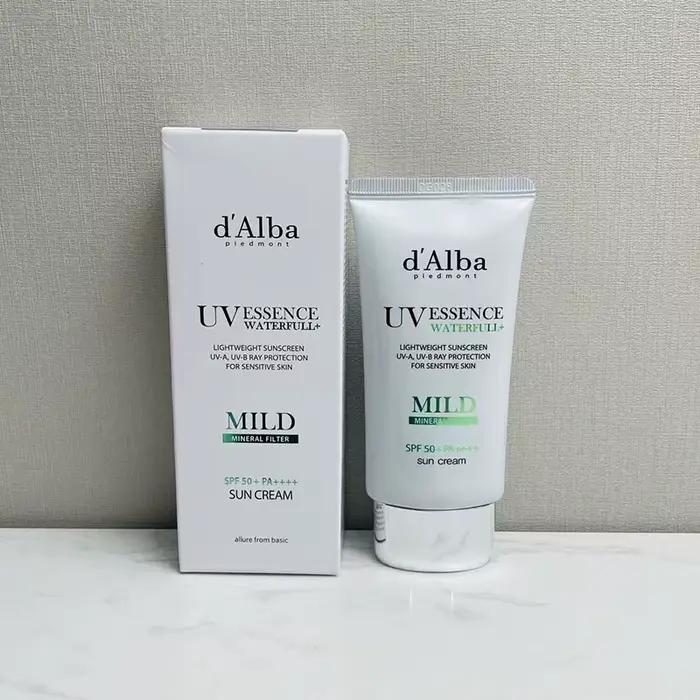 Crème solaire d'Alba Purple UV Essence Waterfull 50mL SPF50+ PA++++ hydratante, douce, nourrissante