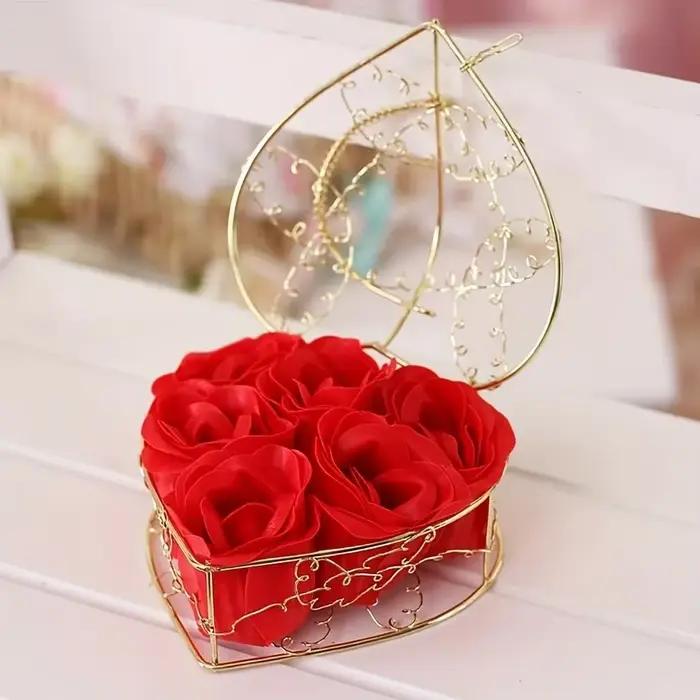 Boîte-cadeau de panier en métal de roses de savon parfumées