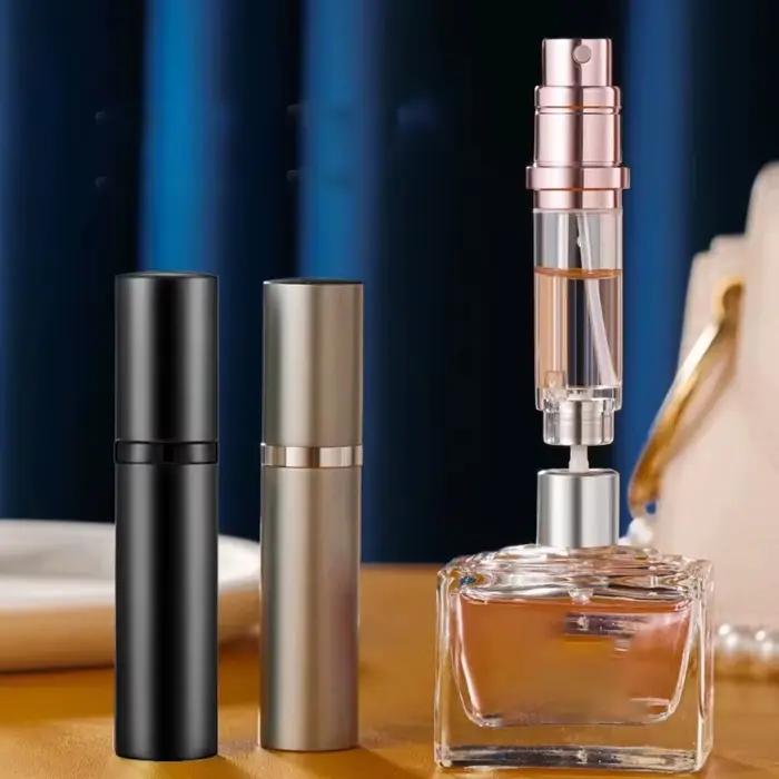 Flacon vaporisateur miniature de 5 ml, rechargeable, portable, pour parfum, cosmétiques, liquides de voyage (style de flacon intérieur aléatoire)