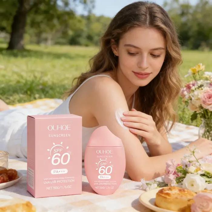 Crème solaire hydratante éclaircissante SPF50+ Protection UV Nourrissante en profondeur Non grasse Unifie le teint Soin