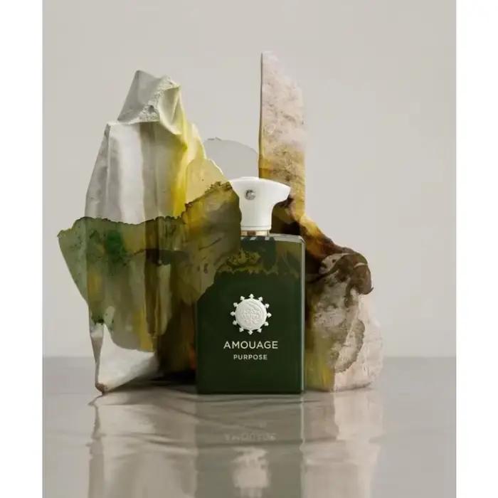 Parfum pour homme élégant en flacon métallique